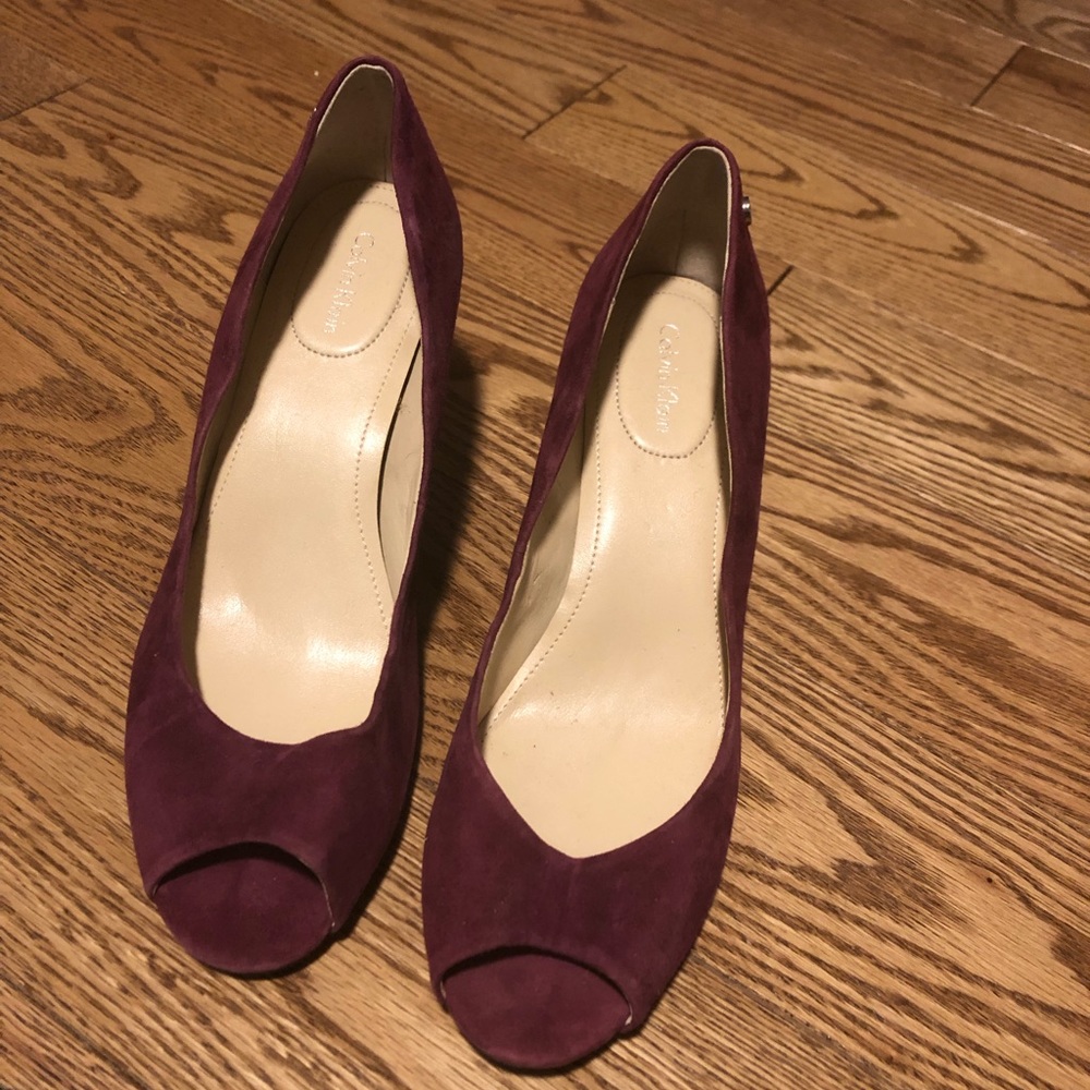 NWT Calvin Klein Suede Peep Toe Purple Shoes - Picture 1 of 3